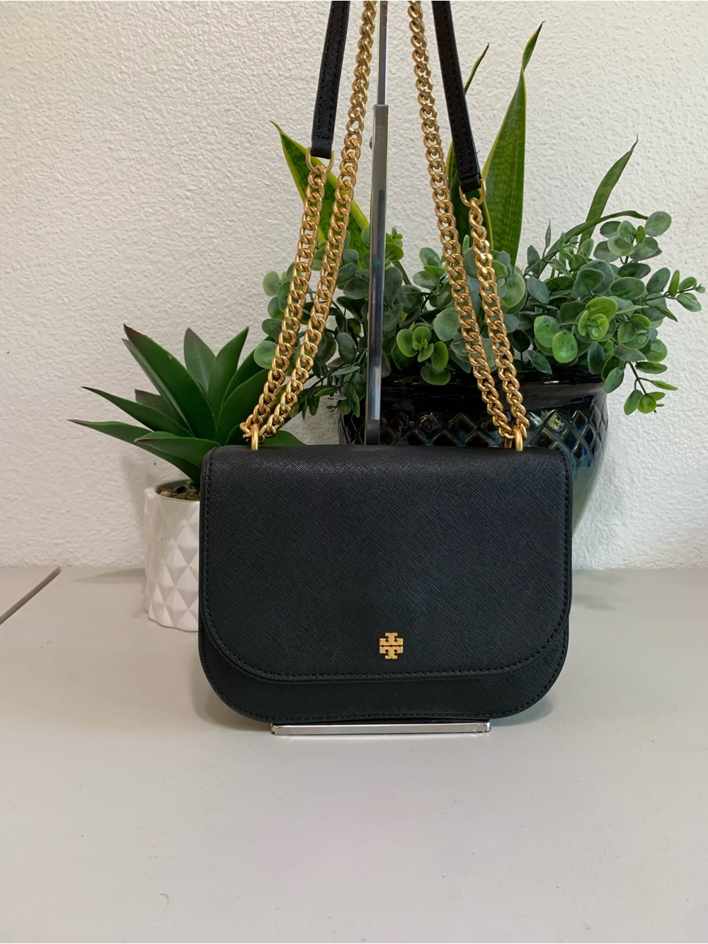 👜💕 Tory Burch Black Crossbody with Gold Chain